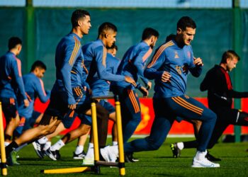 PEMAIN Manchester United melakukan persiapan akhir semalam menjelang pertemuan menentang Tottenham di Old Trafford hari ini.  - IHSAN MUFC