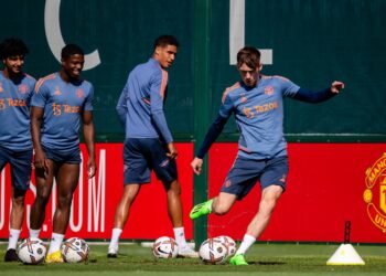 PEMAIN Manchester United melakukan persiapan menjelang pertemuan menentang Liverpool.
