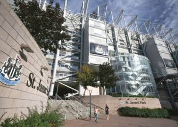 NEWCASTLE United yang kini di landasan terbaik dalam Liga Perdana Inggeris mungkin dijual oleh pemiliknya jika mereka serius mahu membeli Manchester United.