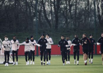 PEMAIN Manchester United sudah melupakan kekalahan kepada Arsenal kelmarin dan kembali menjalani latihan semalam untuk berdepan Nottingham Forest pada separuh akhir pertama Piala Liga di Ground City, Nottingham esok. – IHSAN MUFC