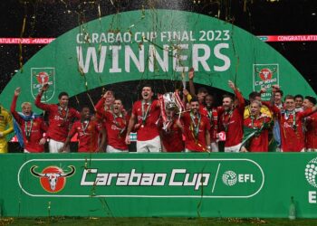 PEMAIN Manchester United meraikan kejayaan muncul juara Piala Liga selepas menumpaskan Newcastle di Wembley, London. - AFP