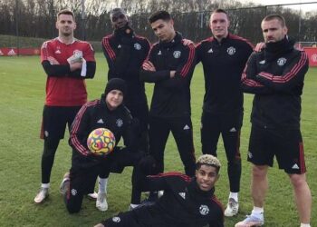 CRISTIANO Ronaldo berkongsi gambar latihan bersama Manchester United, namun dia belum pasti dapat diturunkan menentang Brentford esok.