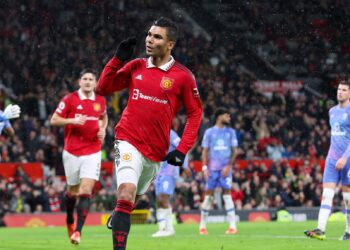 CASEMIRO meraikan gol pembukaan Manchester United ketika menentang Bournemouth di Old Trafford.