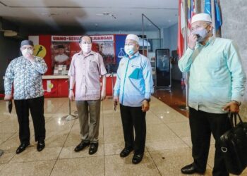 GAMBAR kenangan ketika Timbalan Presiden PAS, Datuk Seri Tuan Ibrahim Tuan Man (dua dari kanan) dan delegasinya  menghadiri Mesyuarat Muafakat Nasional di Ibu Pejabat UMNO di Kuala Lumpur pada 18 Ogos 2021.