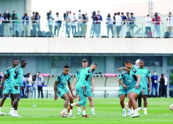 PEMAIN Real Madrid menjalani latihan di Madrid semalam menjelang final Liga Juara-Juara menentang Liverpool di Paris, Sabtu ini.