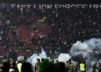 Kejadian di Malang, Indonesia menjadi  tragedi stadium paling buruk dalam sejarah bola sepak dunia.-AFP