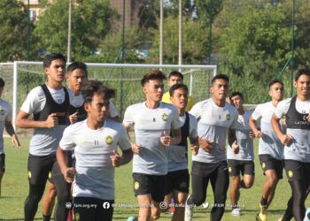 PEMAIN Malaysia menjalani latihan di Tashkent, Uzbekistan semalam sebelum berdepan Korea Selatan pada aksi pembukaan Kumpulan C, Piala Asia Bawah 23 malam ini.  IHSAN FAM