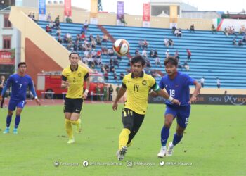 PERLAWANAN di antara Malaysia menentang Kemboja di Stadium Thien Truong, Nam Dinh hari ini berakhir seri 2-2. - IHSAN FAM
