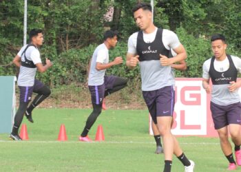 HADI Fayyadh Abdul Razak (depan) dan Luqman Hakim Shamsudin menjalani latihan akhir bersama skuad negara kelmarin.