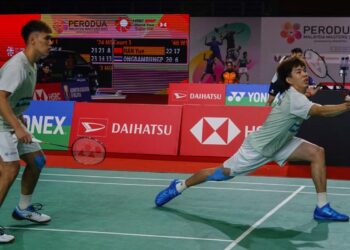 MAN Wei Chong-Tee Kai Wun menyingkirkan pasangan Indonesia, Leo Rolly Carnando-Daniel Marthin 21-17, 22-20 untuk mara ke final Malaysia Masters.