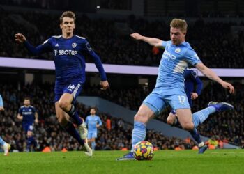 Persembahan  luar biasa Kevin De Bruyne ketika mengalahkan Leeds United 7-0 memikat hati jurulatih Manchester City, Pep Guardiola. – AFP