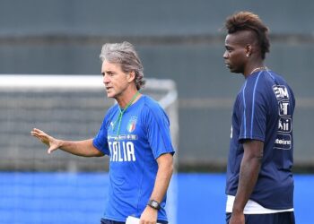 BIARPUN pernah bekerjasama dengan Mario Balotelli (kanan), namun Roberto Mancini tidak memanggil penyerang berusia 31 tahun itu dalam skuad kebangsaan Itali