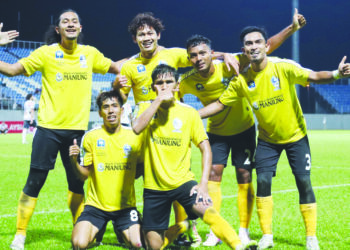 MANJUNG City FC turun dengan misi memahat sejarah menjadi pasukan Liga M3 pertama beraksi pada suku akhir Piala FA apabila berdepan Kelantan FC malam ini.