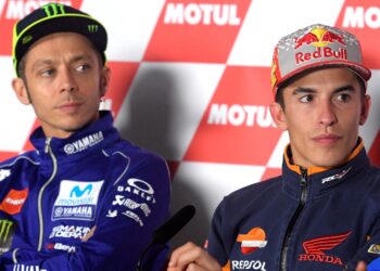 MARC Marquez (kanan) dan Valentino Rossi saling tidak bertegur sejak sekian lama.