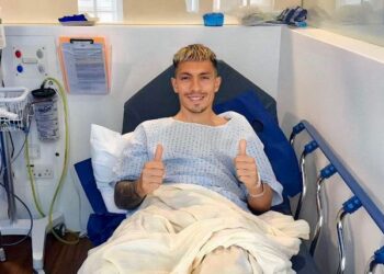 Lisandro Martinez selamat menjalani pembedahan tulang metatarsal semalam.