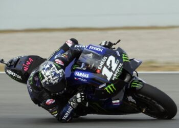 AKSI Maverick Vinales semasa sesi latihan bebas MotoGP pertama Grand Prix de Catalunya di Circuit de Catalunya, Montmelo di pinggiran Barcelona. - AFP