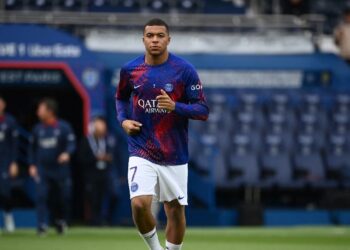 TINDAKAN Kylian Mbappe menolak tawaran pertama Real Madrid menyebabkan dia digam oleh gergasi bola sepak Sepanyol itu.
