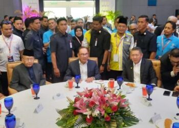 ANWAR Ibrahim dalam program Kenduri Menu Rahmah Kasih Sayang anjuran Kementerian Perdagangan Dalam Negeri dan Kos Sara Hidup di Parlimen, Kuala Lumpur hari ini.