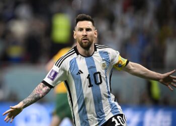 Belanda mendakwa mempunyai cara menyekat Lionel Messi dalam pertemuan suku akhir Piala Dunia, Sabtu ini. - AFP