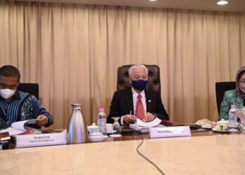 ISMAIL Sabri Yaakob mempengerusikan Mesyuarat MTN ke-79 secara persidangan video. - FOTO/PEJABAT PM