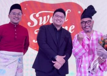 WAKIL Pemasaran Sweet Home, Amirul Ashraf (kiri); Pengarah Pemasaran, Brian Teh Jin Leong (mewakili Vincent) dan Michael Ang (kanan).