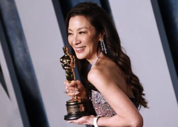 MICHELLE Yeoh mengharumkan nama negara selepas dinobatkan sebagai Pelakon Wanita Terbaik Oscars Ke-95 semalam.