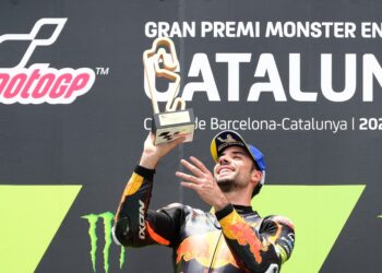 MIGUEL Oliveira meraikan kejayaan muncul juara MotoGP Grand Prix Catalunya di Montmelo dekat Barcelona hari ini. - AFP