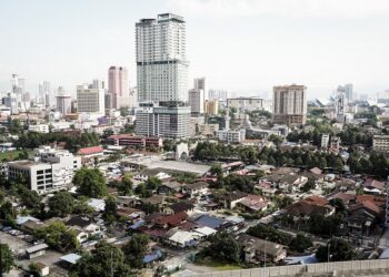 Pemandangan Kampung Baru yang terletak di tengah-tengah bandar raya Kuala Lumpur.  – MINGGUAN/MOHD. FARIZWAN HASBULLAH