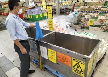 Ruang jualan minyak masak peket bersubsidi yang kosong di sebuah pasar raya di Seremban, Negeri Sembilan, semalam.