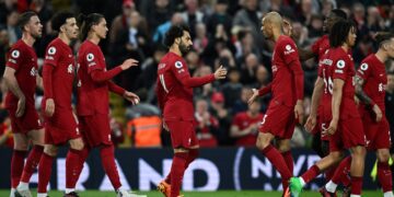 JURGEN Klopp menegaskan Mohamed Salah (tengah) akan kekal di Anfield tetapi tidak menghalang jika ada pemain lain mahu meninggalkan Anfield.