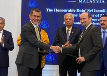 ISMAIL Sabri Yaakob menyaksikan majlis pertukaran dokumen memorandum persefahaman (MoU) antara syarikat Malaysia dan Ajlan & Bros di The Ritz Carlton, Kuala Lumpur, hari ini.