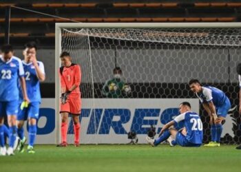PEMAIN Mongolia terduduk selepas dimalukan 14-0 oleh Jepun.