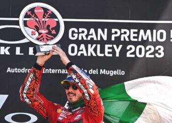 PELUMBA Ducati, Francesco Bagnaia bersama trofi MotoGP yang dimenangi pada Grand Prix Itali di Litar Mugello semalam. – AFP