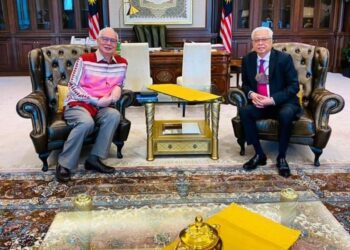 NAJIB Tun Razak  dan Ismail Sabri Yaakob mengadakan pertemuan di Pejabat Timbalan Perdana Menteri hari ini bagi membincangkan isu yang menyentuh hal serta dasar negara. -  IG ARMAND AZHA ABU HANIFAH