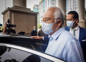 NAJIB Razak didakwa atas 25 tuduhan pengubahan wang haram dan salah guna kedudukan serta penyelewengan dana 1MDB berjumlah RM2.28 bilion.