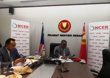 Muhammad Sanusi Md. Nor ketika mempengerusikan mesyuarat  NCIA-Jawatankuasa Pemandu Negeri secara dalam talian di Alor Setar, semalam.