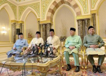 ANWAR Ibrahim bercakap dalam sidang akhbar selepas menghadiri Mesyuarat Tindakan Pelaksanaan Perjanjian Malaysia 1963 di Kuching. Sarawak semalam.