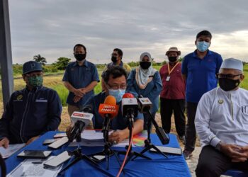 CHE Abdullah Mat Nawi dalam sidang akhbar selepas lawatan kerja di Jelapang Padi Seberang Perak di Pasir Salak hari ini. - UTUSAN/MOHAMAD HAFIZI MOHD. SAID