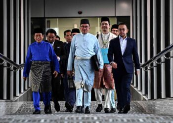 ANWAR Ibrahim di Parlimen. - JABATAN PENERANGAN