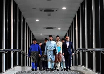 ANWAR Ibrahim di Parlimen. - JABATAN PENERANGAN