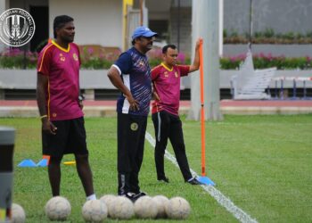 K. DEVAN memantau latihan skuad The Jangs.