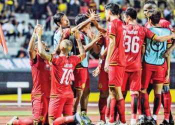 PEMAIN Negeri Sembilan meraikan jaringan Matheus Alves dalam aksi Liga Super menentang Sri Pahang 
di Stadium Tuanku Abdul Rahman, Paroi kelmarin. – UTUSAN/MOHD. SHAHJEHAN MAAMIN