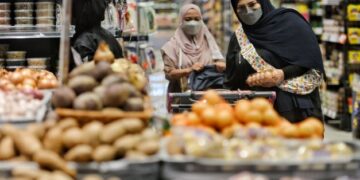 PERDAGANGAN borong dan runcit Malaysia merekodkan pertumbuhan pada Julai. - GAMBAR HIASAN