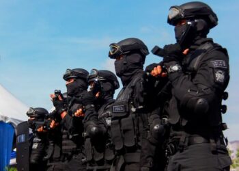 JIKA subseksyen 4(5) tidak dilanjutkan oleh Parlimen, polis hanya boleh menggunakan subseksyen 4(4) iaitu tempoh siasatan selama 24 jam sahaja untuk kes-kes jenayah terancang, sindiket penyeludupan migran, kumpulan keganasan dan sebagainya. – UTUSAN/MUHAMMAD IZZAT TERMIZIE