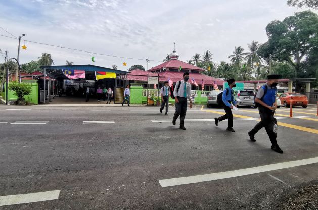Warden trafik, laluan khas guru elak risiko kemalangan di sekolah