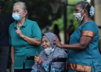 KERAJAAN membelanjakan hampir RM900 juta setiap tahun bagi menyalurkan bantuan dan penjagaan kepada warga tua di seluruh negara. – UTUSAN/MOHD. SHAHJEHAN MAAMIN