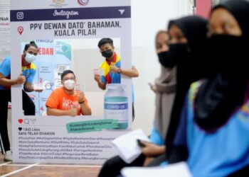 PENULIS melihat peranan sekolah dapat digunakan dalam pendedahan maklumat serta keperluan pengurusan wabak seperti pemberian vaksin. – UTUSAN/MOHD. SHAHJEHAN MAAMIN