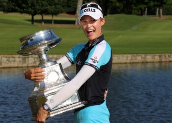 NELLY Korda meraikan kejayaan muncul juara PGA Wanita di Kelab Atlanta Athletic, Johns Creek, Georgia hari ini. - AFP
