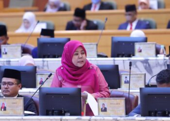 Khairin Nisa Ismail menjawab soalan Amira Aisya Abd. Aziz (Muda-Puteri Wangsa) dalam Sidang Dewan Undangan Negeri (DUN) Johor di Kota Iskandar, hari ini.