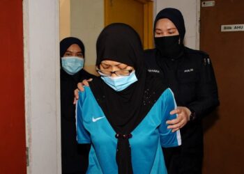 NORIDAH Abdul Aziz dibawa ke Mahkamah Majistret Johor Bahru atas 40 pertuduhan melakukan penipuan jual beli hartanah melibatkan wang berjumlah RM2.4 juta. - FOTO/RAJA JAAFAR ALI